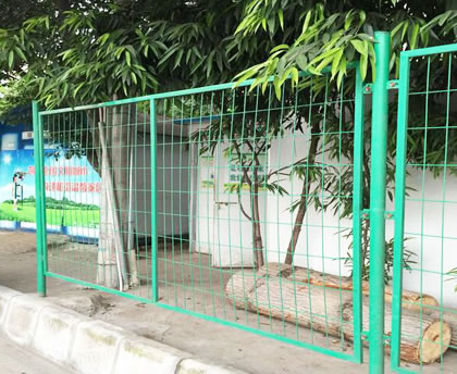 在高速公路上安装施工护栏网应该注意的问题
